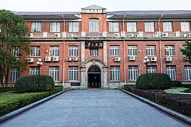 一男一女打扑克软件,社交新宠：扑克游戏趣味升级-1