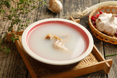 两个男人一上一下吃奶,奶香四溢：传承与创新中的饮食文化新风尚-3